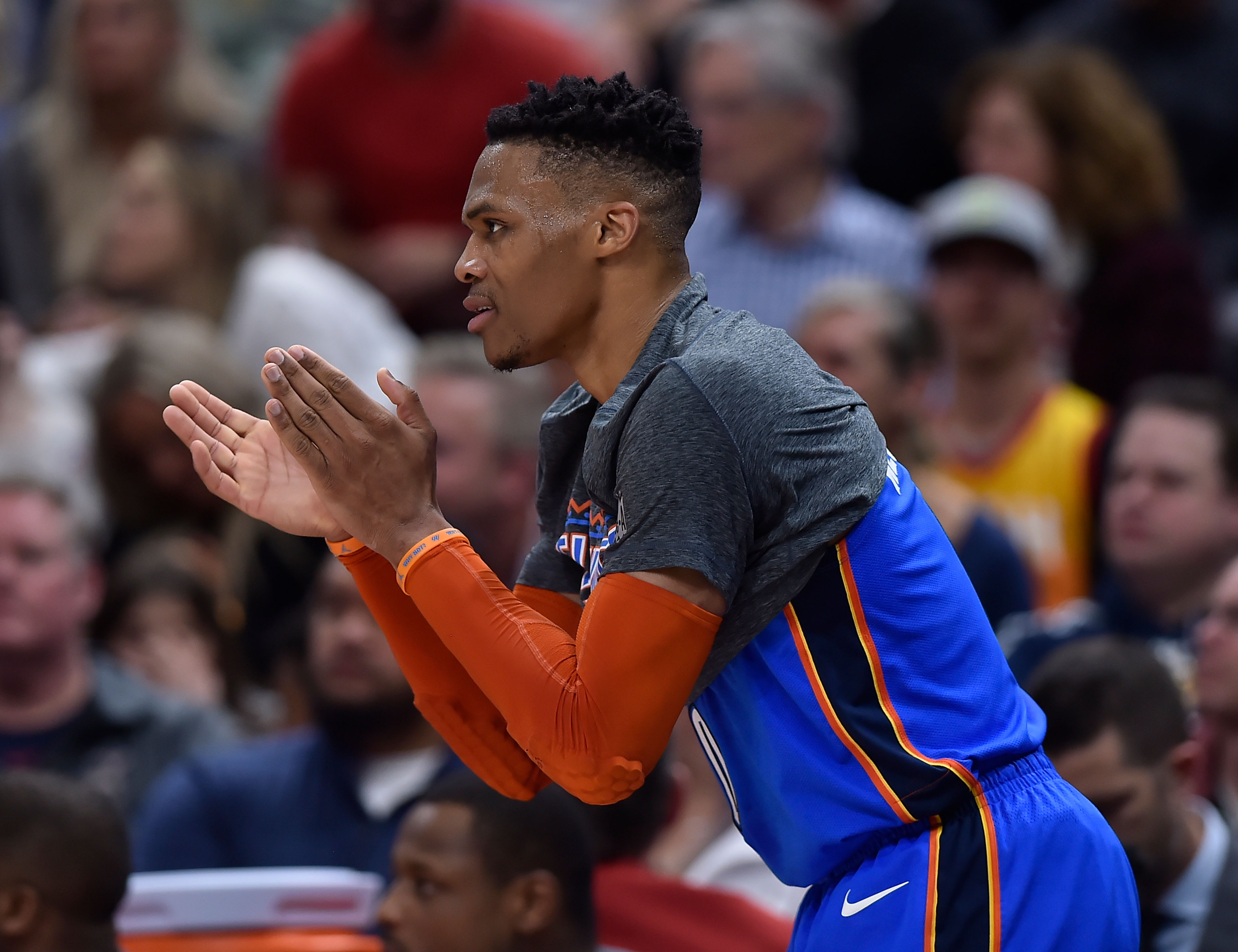 相信随着经 相信随着经